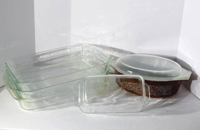 lot 1062 image: Pyrex Baking Dishes - Brown Woodland Pattern