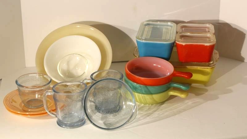 lot 1067 image: Fire-King, Glasbake, Pyrex