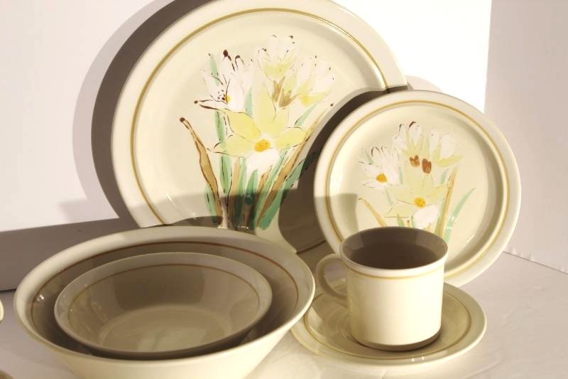 lot 1072 image: Casual Classic Stoneware