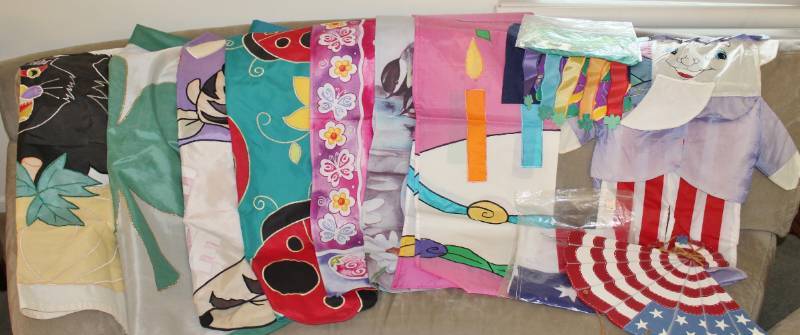 lot 1125 image: 12 Garden Flags