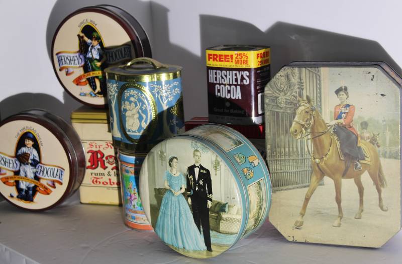 lot 1093 image: Queen Elizabeth Collector Tins