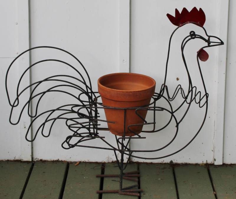 lot 1198 image: Large metal rooster flower pot stand
