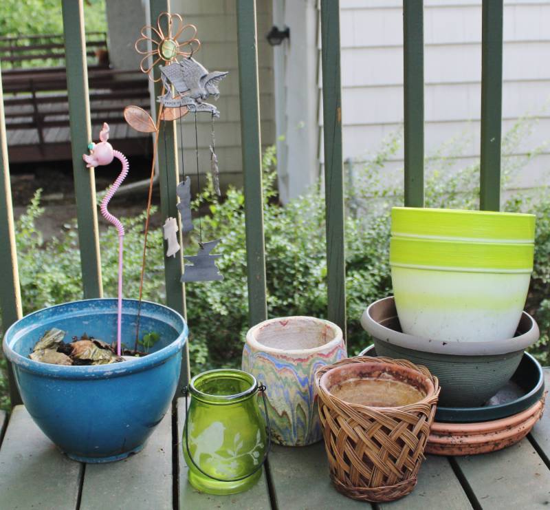 lot 1202 image: Misc gardenflower pots and wind chime