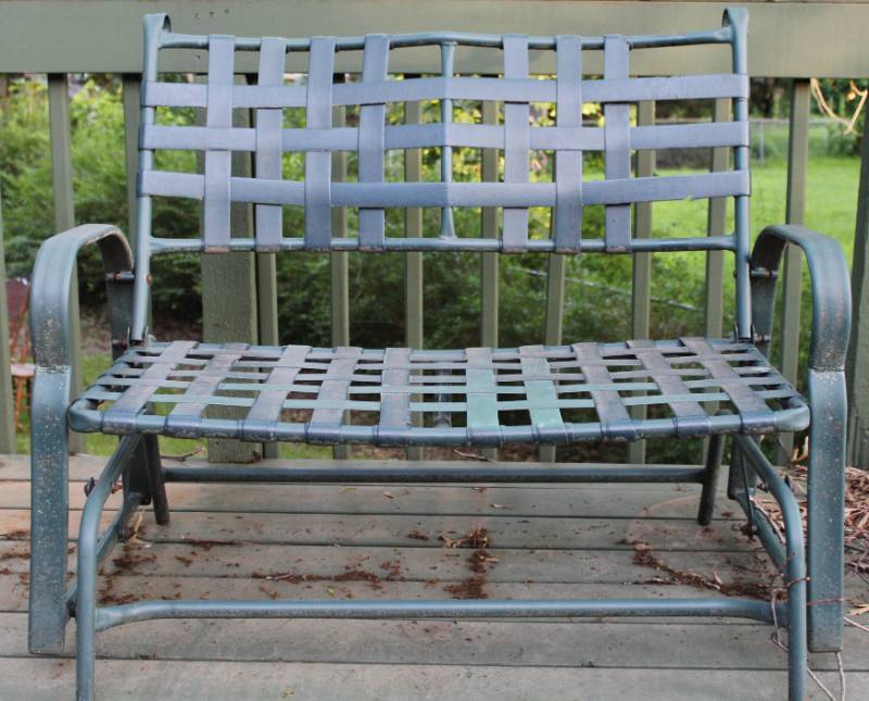 lot 1205 image: Outdoor patio gliding bench