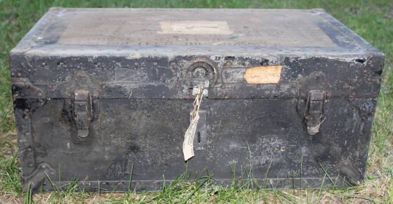 lot 1206 image: Antiquevintage Army Military locker from 40s - 50s