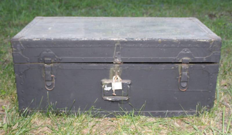 lot 1208 image: Antiquevintage Army Military locker from 40s - 50s