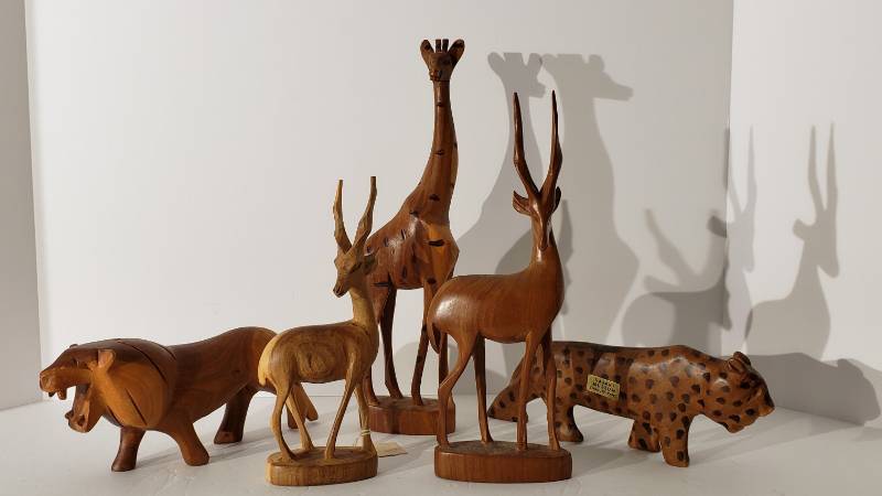 lot 1029 image: African Safari Handcarved Animal Figures