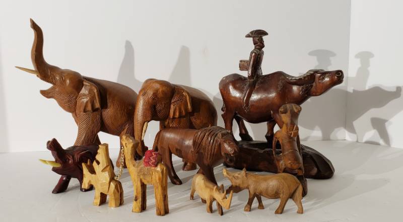 lot 1031 image: Variety of Handcarved Wooden Figures