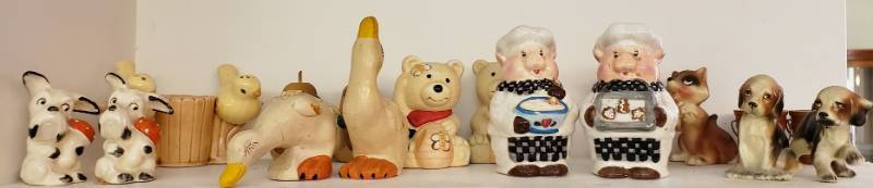 lot 1033 image: Various Collectors Salt and Pepper Shakers