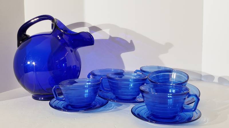lot 1039 image: Blue Vintage Glassware