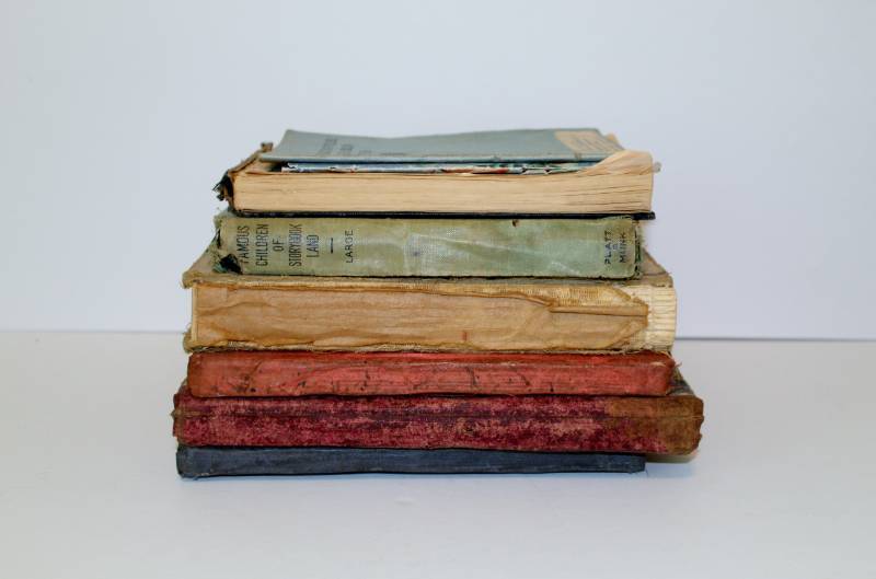 lot 1150 image: Antique childrens books - Mother Goose, The Pilgrims Progress, Favorite Fairy Tales, Grimms Fairy Tales and more