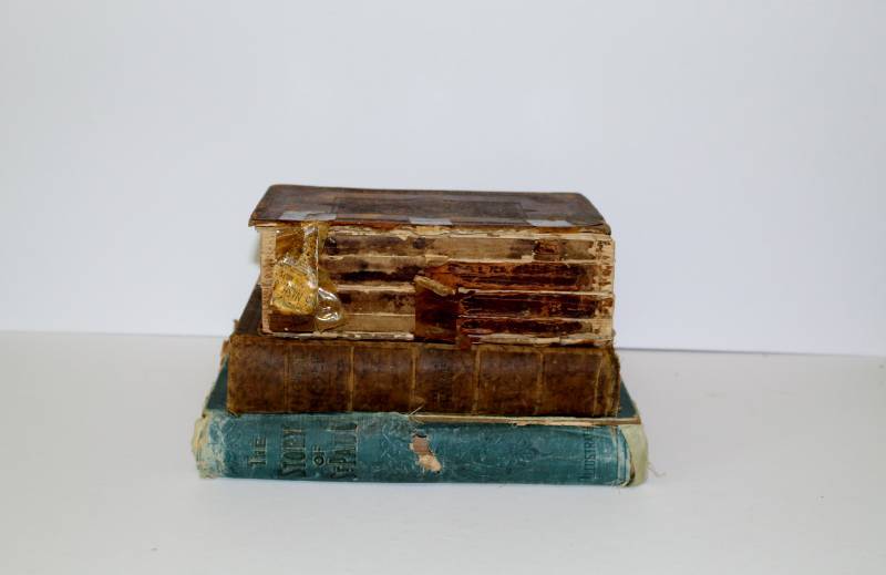lot 1154 image: Antique and Victorian era bible, Hebrew bible and story
