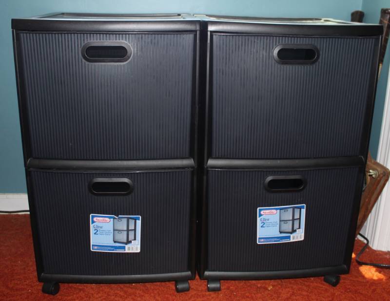 lot 1156 image: 2 Sterilite filing cabinets