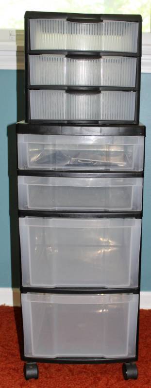 lot 1157 image: 2 Sterilite organizing drawers.