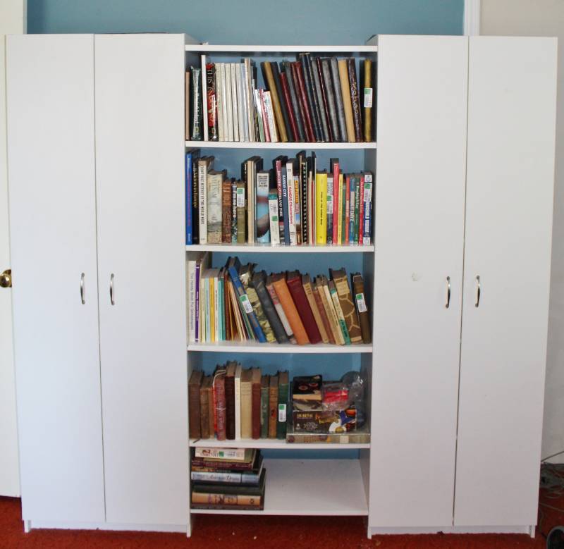 lot 1160 image: White wall unit 72 12 w x 69 12 t x 16 34 d