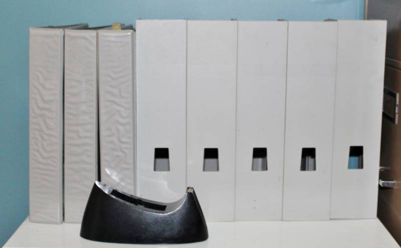 lot 1161 image: 5 gray magazine holders, 3 gray binders and tape dispenser