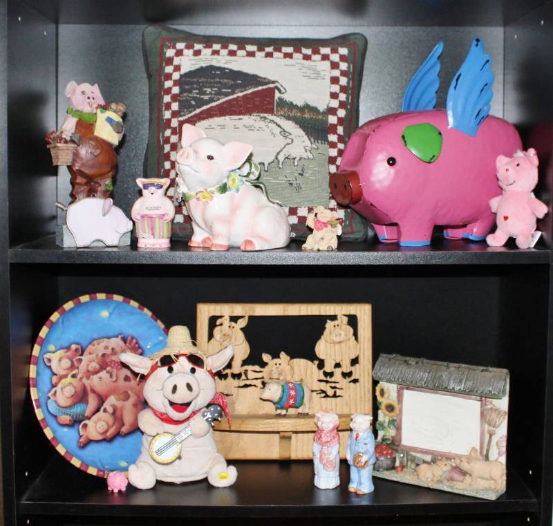 lot 1172 image: 12 piece lot of Pig Collectibles