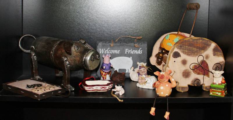 lot 1173 image: 13 piece lot of Pig Collectibles