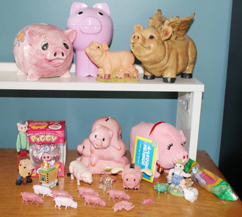 lot 1174 image: Large Pig Collectibles lot - includes vintage toys