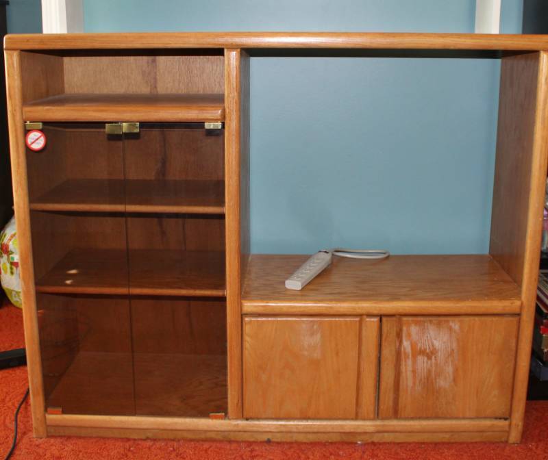 lot 1181 image: Entertainment Center