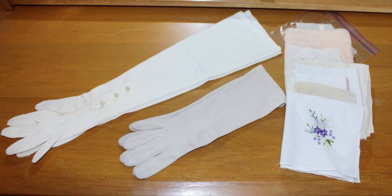 lot 1191 image: 2 pair of vintage ladys gloves
