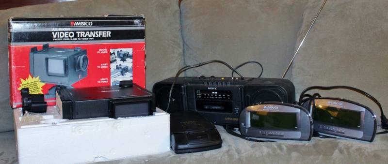 lot 1376 image: 2 -Magnavox alarm clocks, Sony radio, VHS rewinder and Video Transfer machine