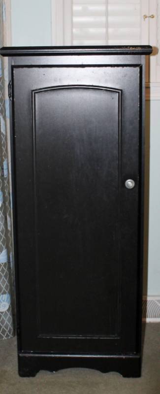 lot 1378 image: Black Cabinet with 3 shelves