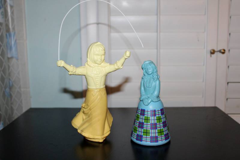 lot 1380 image: 2 Avon collectible perfume bottles