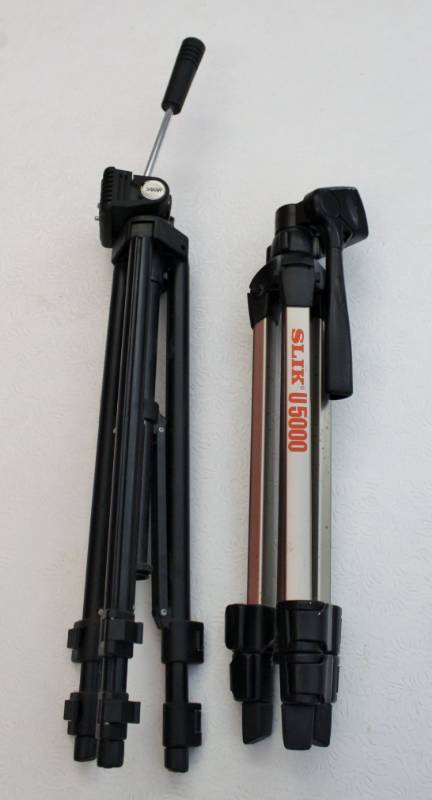 lot 1394 image: 2 Tripods Sakar and SLIK