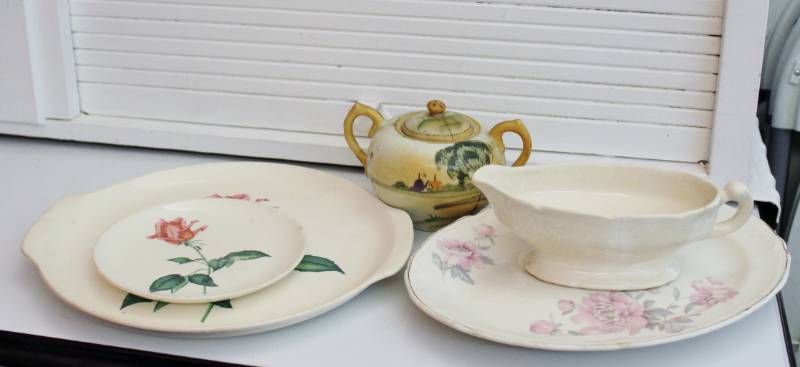 lot 1399 image: Hand-painted Nippon Pot, Victorian Era Antique Gravy Boat, beautiful china platters