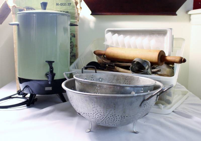 lot 1406 image: MirroMatic Percolator - Avocado color, antique kitchen tools and 2 strainers