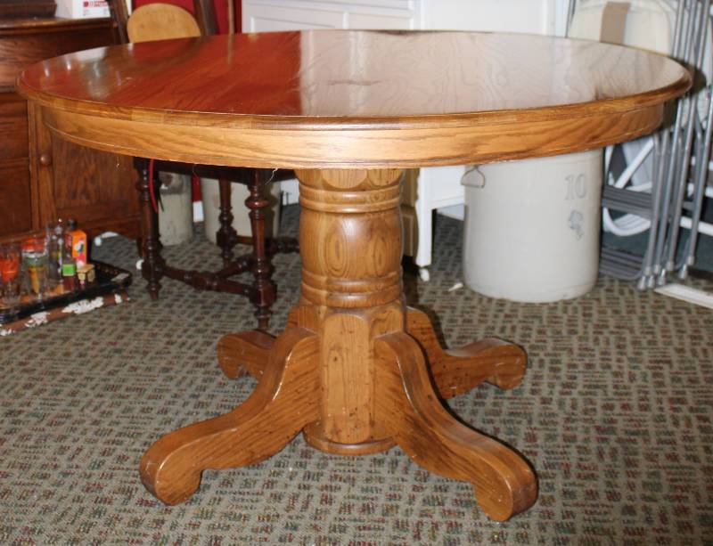 lot 1419 image: Round oak table 48 round