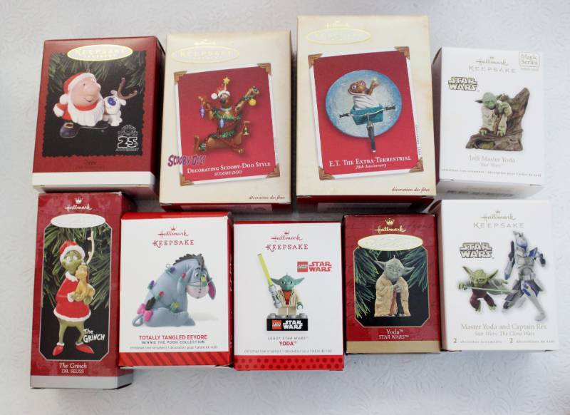 lot 1430 image: 9 Hallmark ornaments Ziggy, Scooby Doo, ET, Yoda, Star Wars, Eeyore, The Grinch