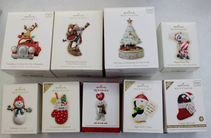 lot 1431 image: 9 Hallmark ornaments