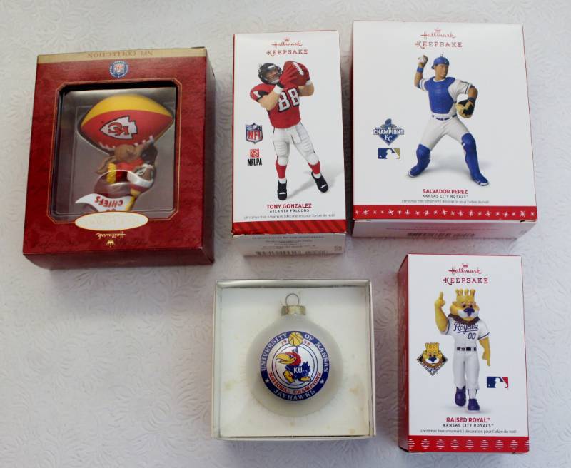 lot 1433 image: 5 Hallmark ornaments - KC Chiefs Tony Gonzalez, KC Royals Salvador Perez, Jayhawks, Raised Royal