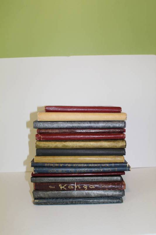 lot 1142 image: 15 Antique yearbooks