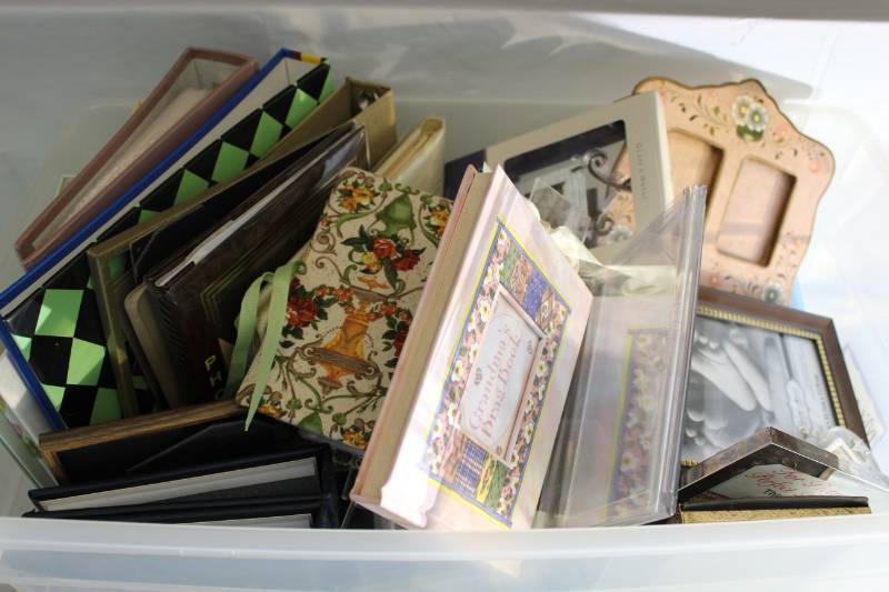 lot 1240 image: Pictures are Memories That Last