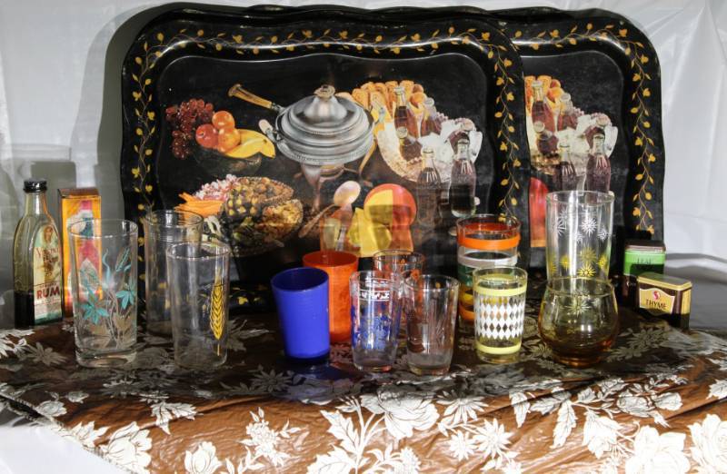 lot 1241 image: Turn Back Dinner Time- Retro Style