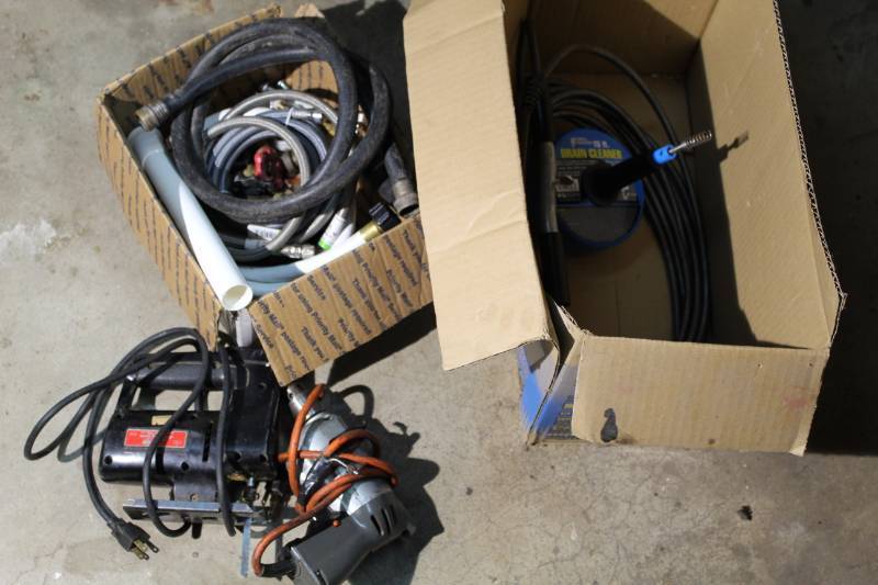 lot 1263 image: Corded Drills, Plumbing ToolsLinesParts, Variety of Garage Finds