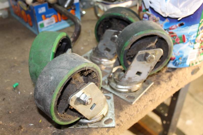 lot 1266 image: Garage Finds including Lg Casters 3.75 X 4.5 Base Faultless, Dolly Wheel, Several different Smaller Casters, and Extension Cords.