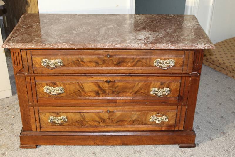 lot 1285 image: Antique chest of drawers with ornate mirror on a swivel.