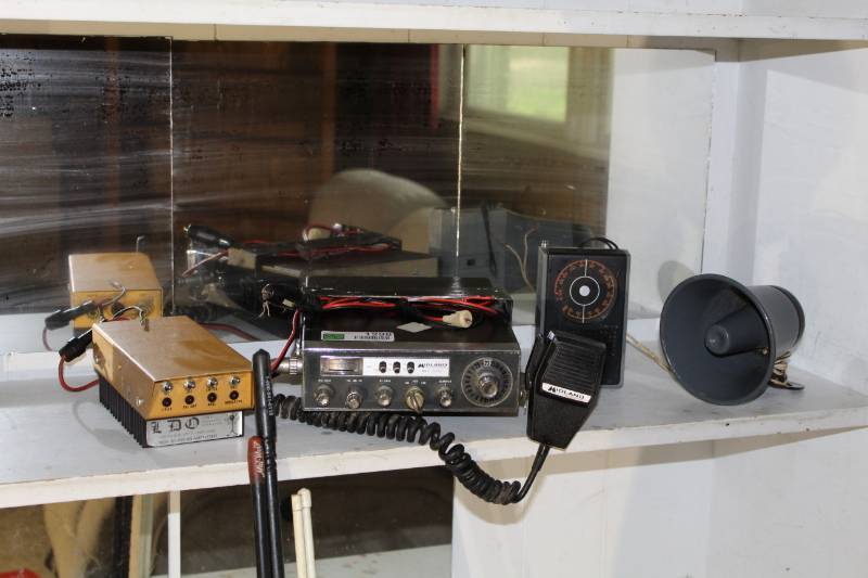 lot 1298 image: CB Radio and antennas