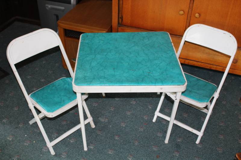 lot 1323 image: Vintage Childs folding table and 2 chairs set.