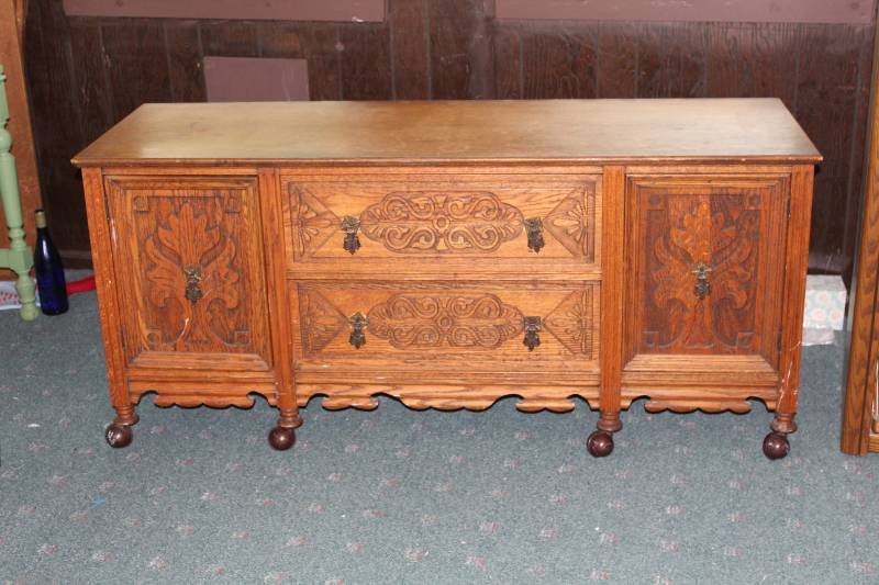 lot 1326 image: Antique ornate chesthutch