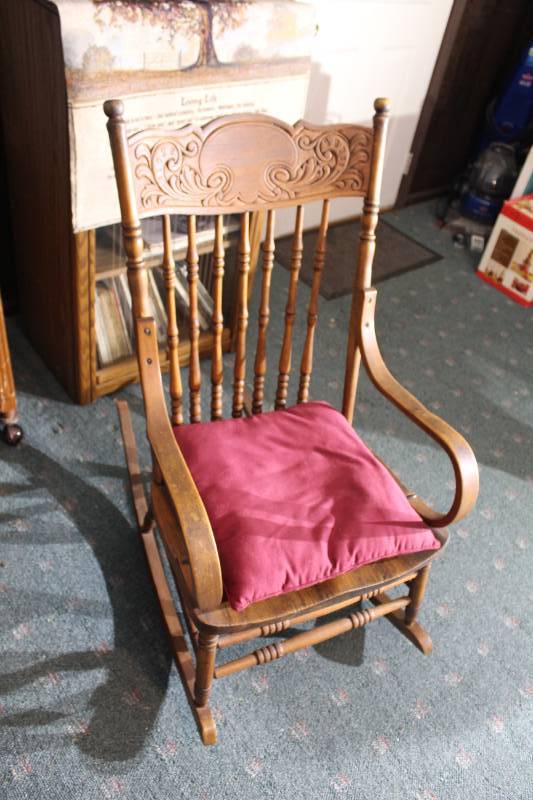 lot 1352 image: Vintage Wooden Rocking Chair w Pad