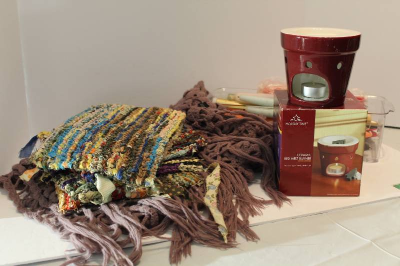 lot 1355 image: Handmade Rag Rug Potholders, Candles, Wax Burner and Beautiful Purple Crochet Throw