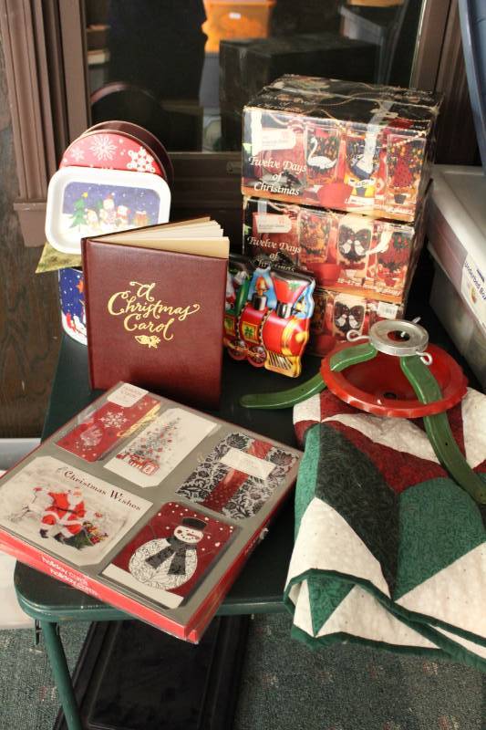 lot 1408 image: Christmas Lot 2, Hallmark & Peanuts
