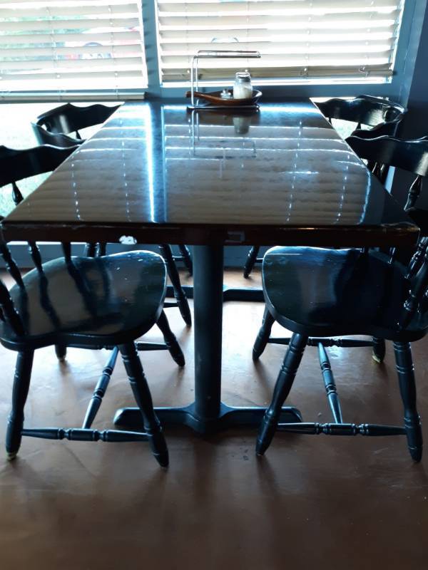 lot 1513 image: Dining Table - Double Base
