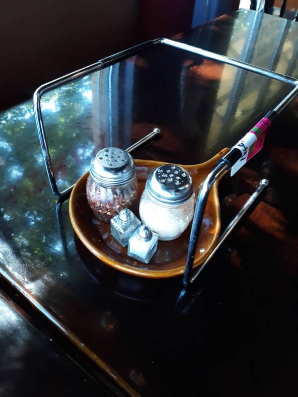 lot 1537 image: Table sets - Pizza stand, ceramic skillet, salt, pepper, cheese and red pepper shakers,