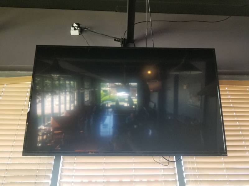 lot 1543 image: Vizio 60in TV